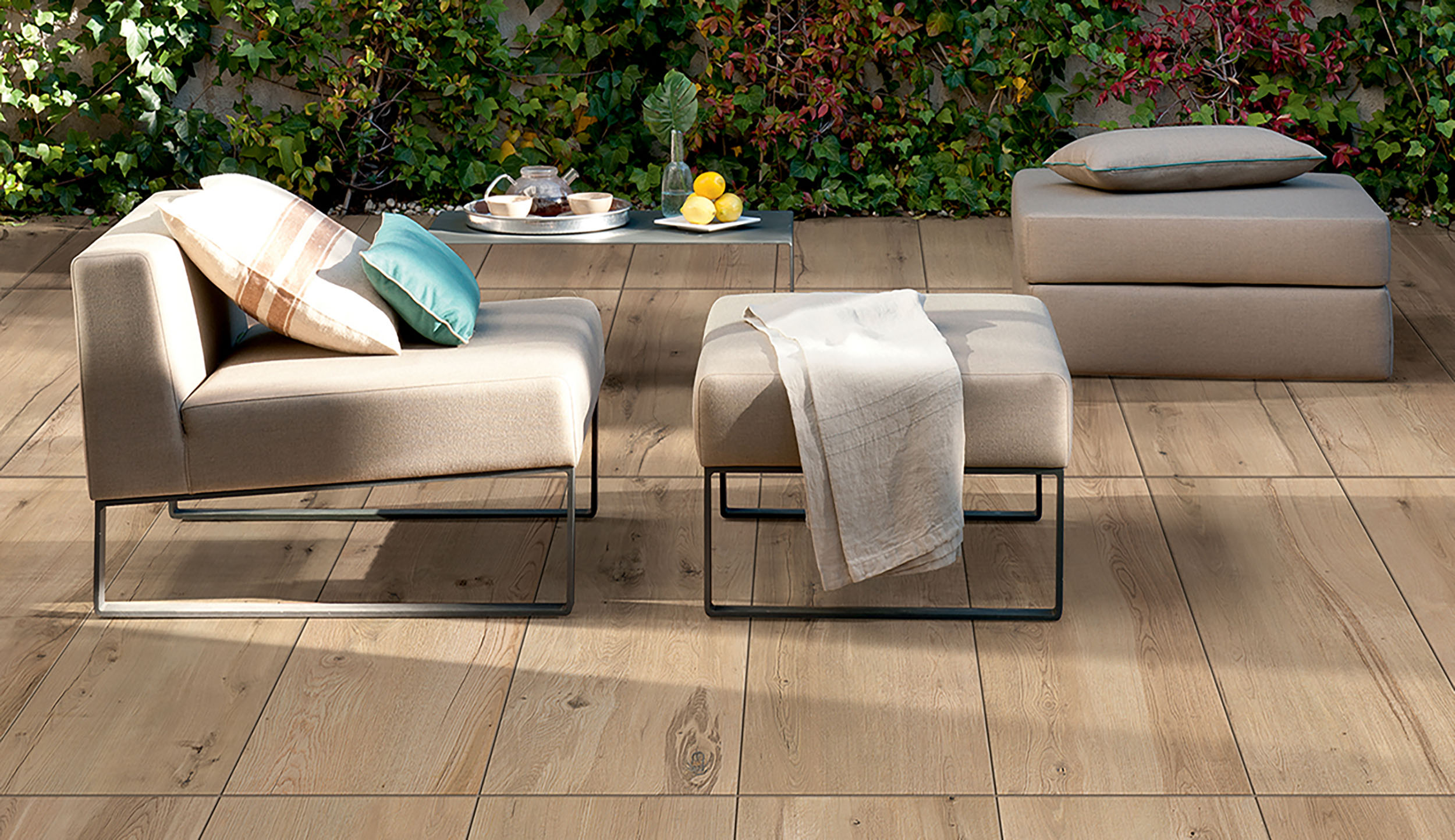 Gartenmöbel mit Boden